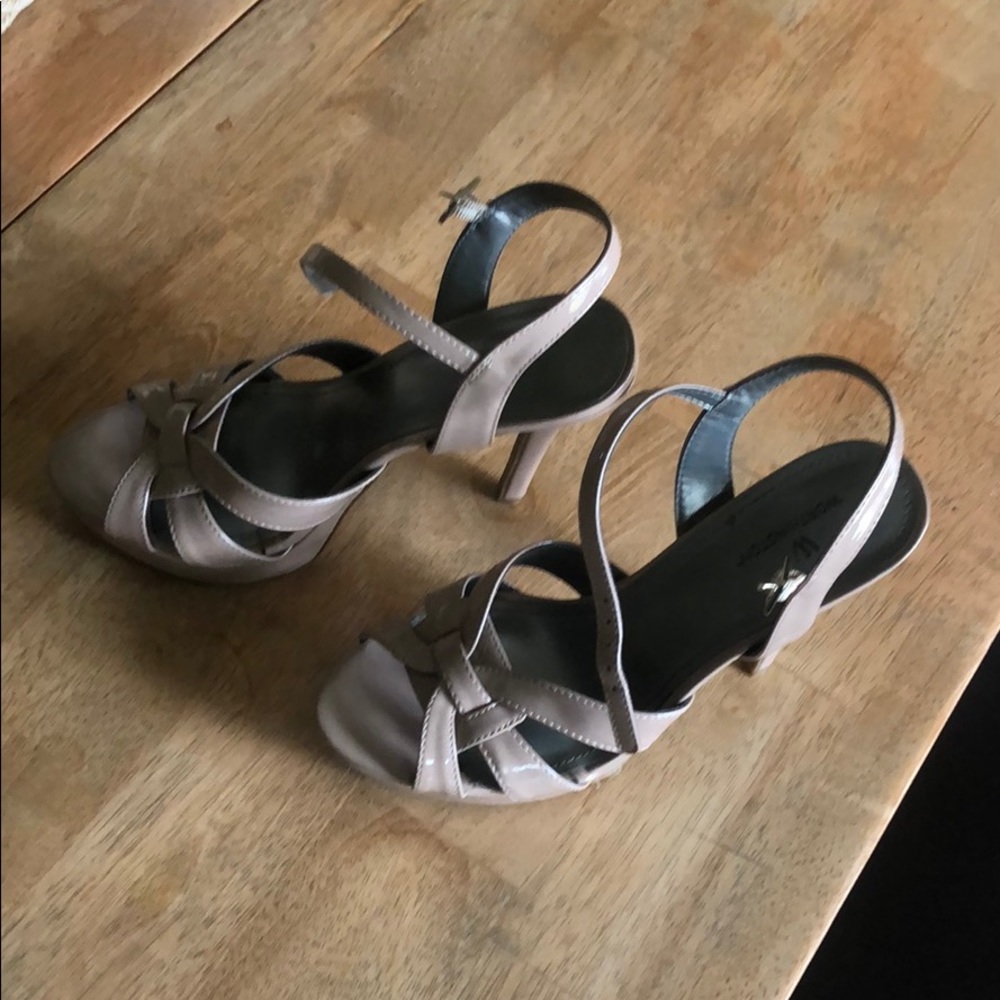 Tan heels - Picture 3 of 3